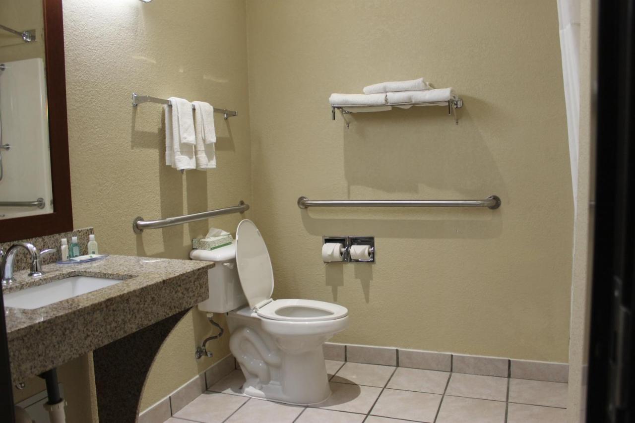 Quality Inn & Suites Terrell Exterior photo