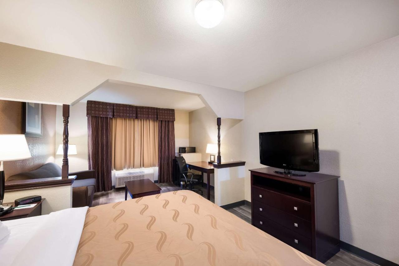 Quality Inn & Suites Terrell Exterior photo