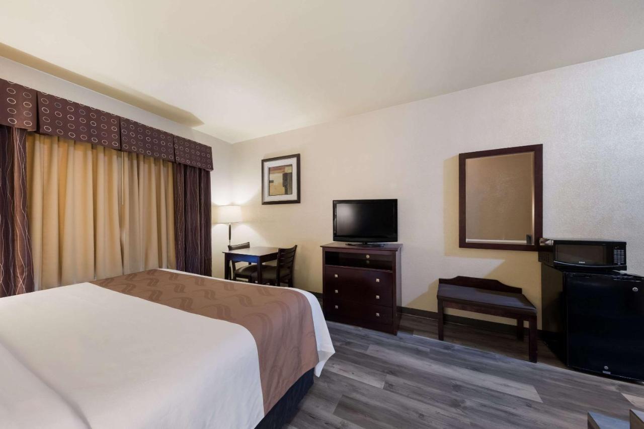 Quality Inn & Suites Terrell Exterior photo