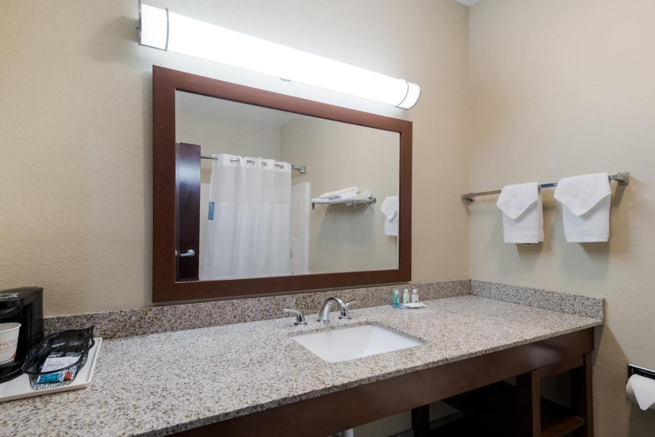 Quality Inn & Suites Terrell Exterior photo