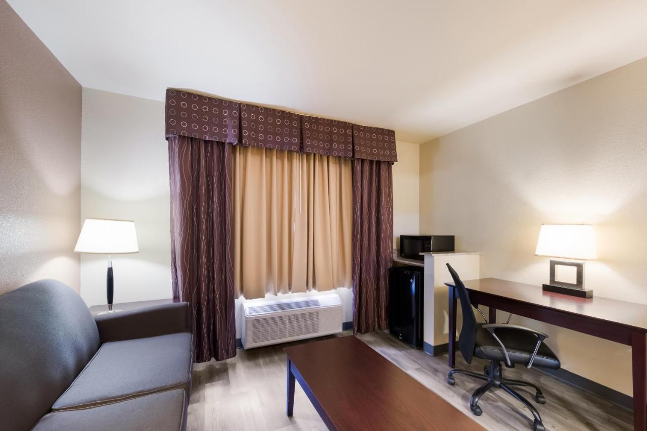 Quality Inn & Suites Terrell Exterior photo