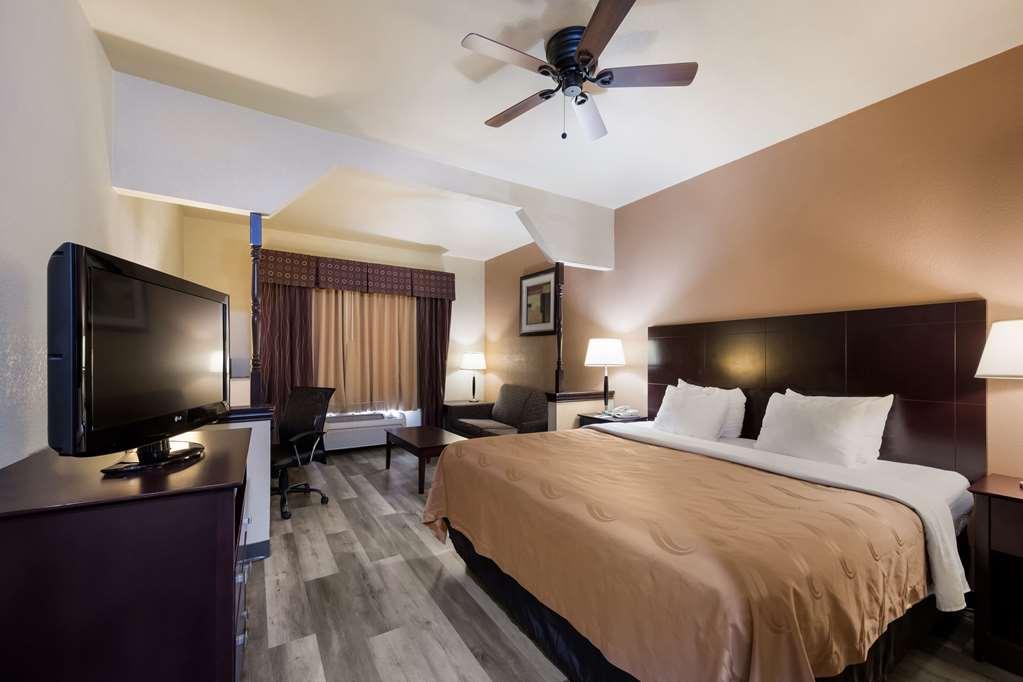 Quality Inn & Suites Terrell Room photo
