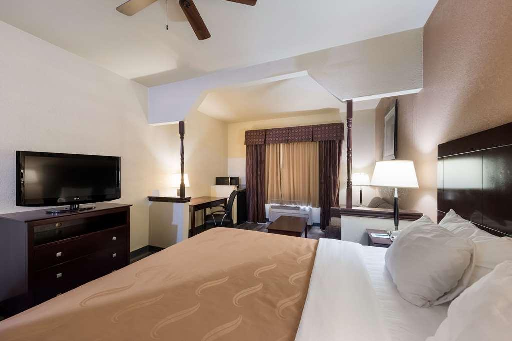 Quality Inn & Suites Terrell Room photo