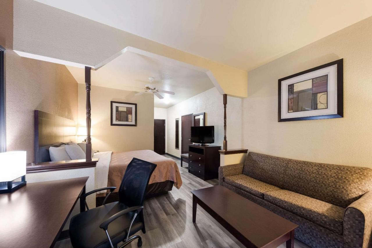 Quality Inn & Suites Terrell Exterior photo