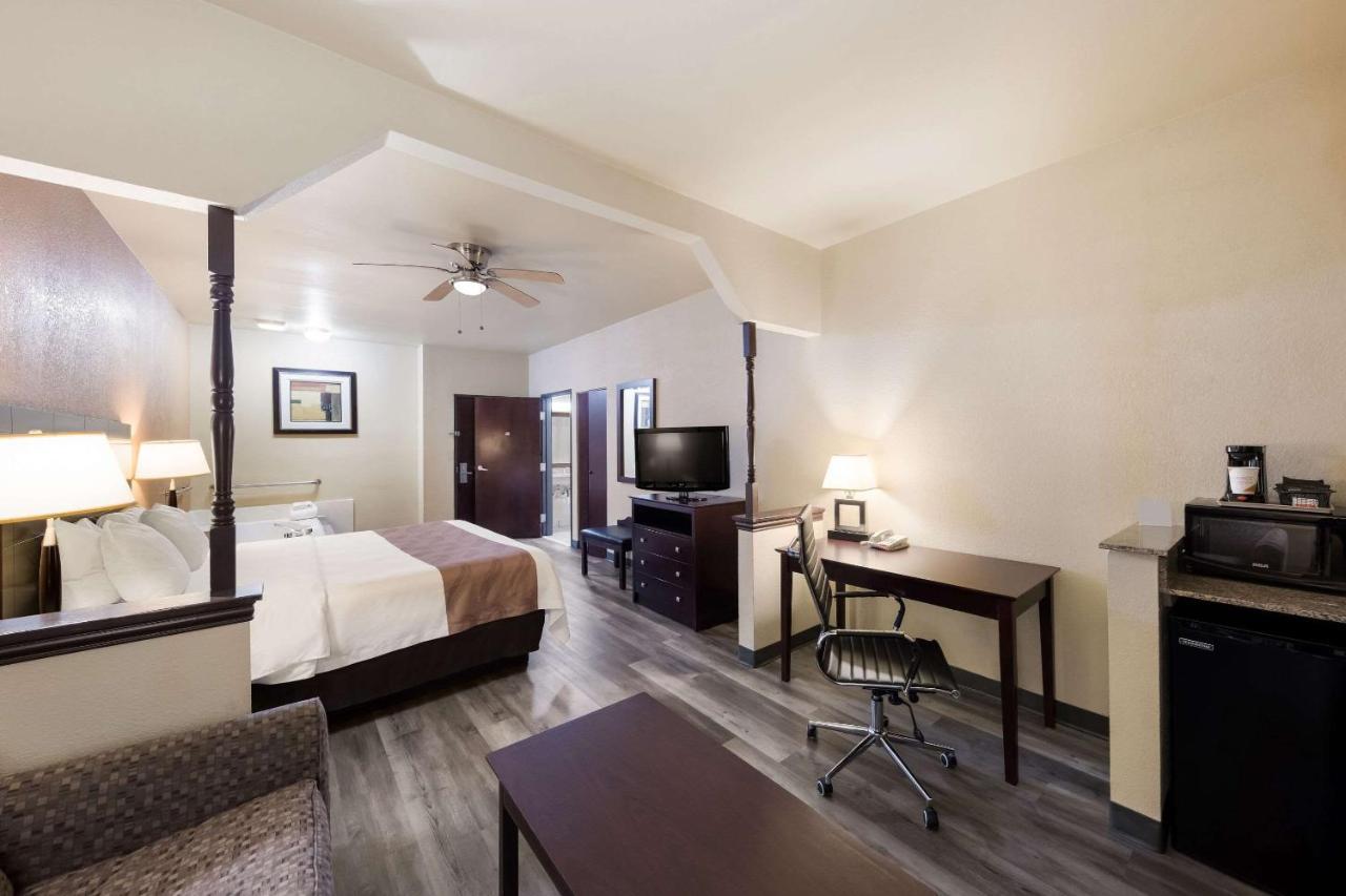 Quality Inn & Suites Terrell Exterior photo