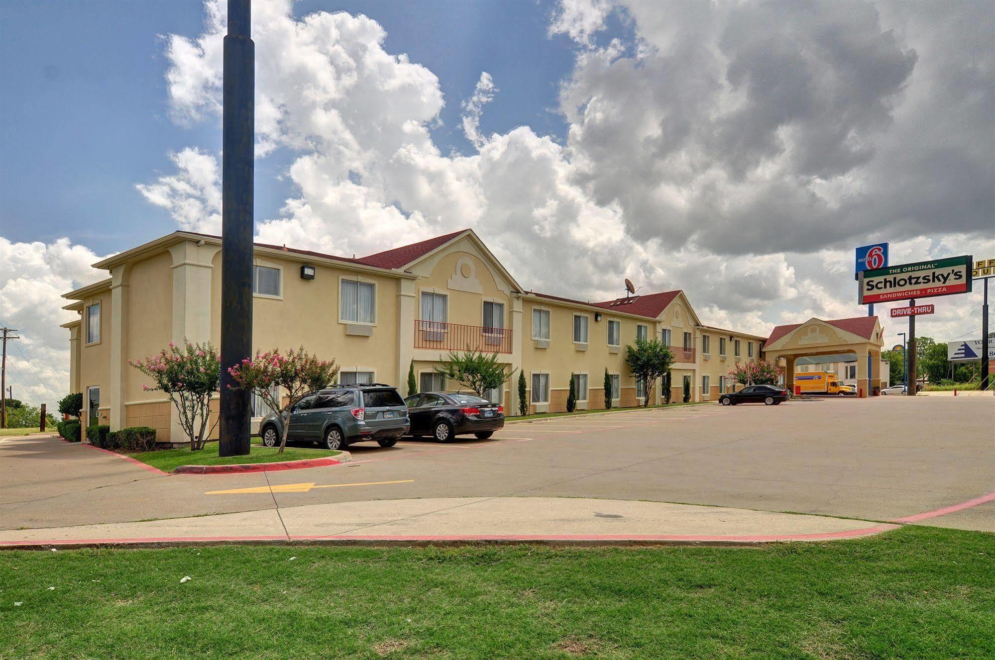 Quality Inn & Suites Terrell Exterior photo